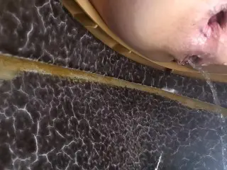 SWEET PUSSY PISSING TO CLOSE-UP!!!