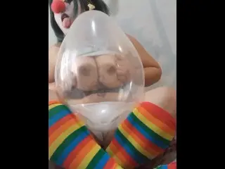 Super Sexy Payasita Aplastando un Globo Con Su Culo Gigante🌈🤣 Especial Reyna Cumpleaños