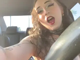 I cant help it and Cum in the Car!!!