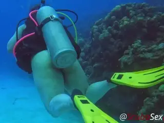 Couple get Naked on SCUBA!