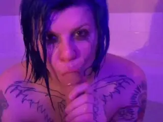 Sloppy Goth Girl Bath Blowjob