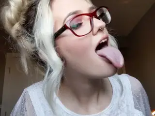 Baby Tongue Show