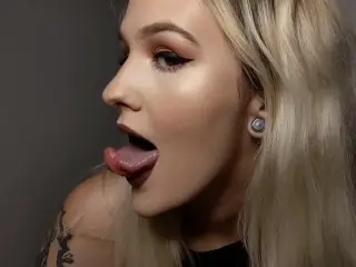 Super Long Tongue Show off