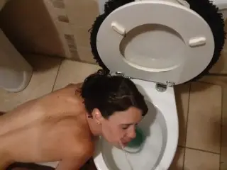 Petite Girl Puts her Head in a Toilet and Gets Pissed on her Face