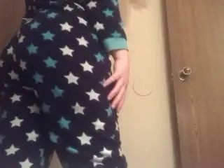 Young Chubby Onesie to Naked Pee (babygirl_goth)
