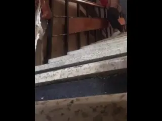 Me COJO Rápido a La VECINA PUTA En Las escaleras!MEXICANA!