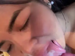 Ivey Thai Teen @ 18yo - i want your Cum in my Pussy not my Mouth :-(