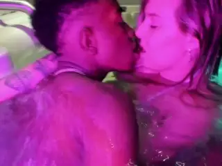 SEXY HOT TUB INTERRACIAL MAKEOUT - VAPORWAVE AESTHETIC
