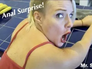 I Fuck her Ass with no Warning: Anal Surprise while she Cleans the Kitchen