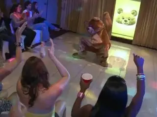 DANCING BEAR - Kendra Lane's Bachelorette Party was off Da Chain!!!