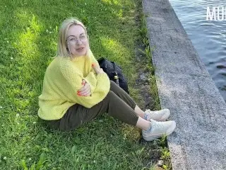 Webcam Girl Sucked in the Park for Money || Murstar