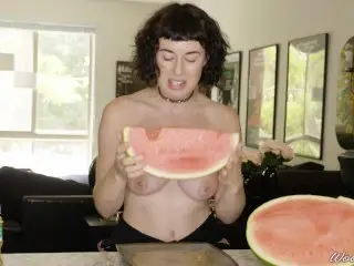 Porn Stars Eating: Olive Glass wants Watermelon