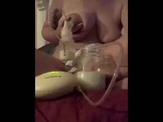 Milkymama using a Pump for 13 Straight Minutes Filling a Mason Jar to the Brim