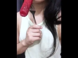 Foodporn - Pinay Sinubo at Kinagat Kagat Ang Hotdog Hanggang Lumabas Ang Cheese