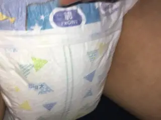 016 there is a Nice Peeing Sound in the Diaper ...! it's Great to Pee in a Diaper!