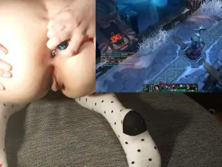 Gaping my Slutty Asshole while Playing League of Legends looks like an Invitation