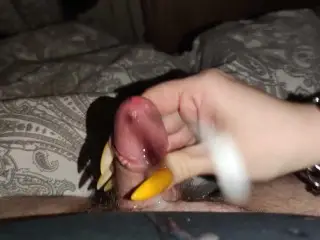 Quick Handjob with Yellow Claws *huge Cumblast*