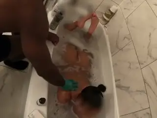 Bathing my Cougar and Playing with her Pussy