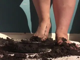 Sexy Girl with Lovely Feet TRAMPLES, SPLOSHES her Cookies!