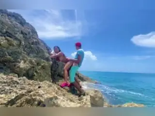 Que Rico Como me Follan En Publico En La Playa