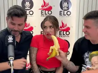 Interview with Elo Podcast Ends in a Blowjob and a Lot of Cum - Sara Blonde - Elo Picante