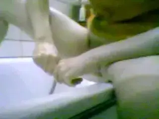 Yanka Zimina. I wash my pussy and masturbate with a shower