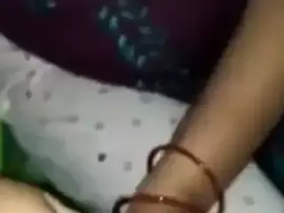 desi beti ne baap ki lund hilake maal nikala