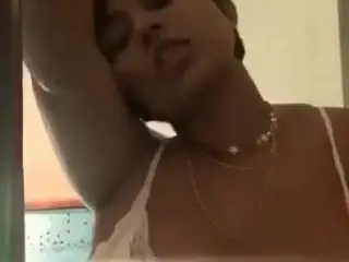 BIG BOOBS AMATEUR INDIAN COLLEGE GIRL PLAYING WITH HER TITS