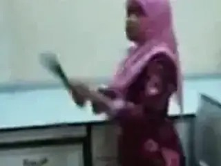 jilbab bugil di kantor