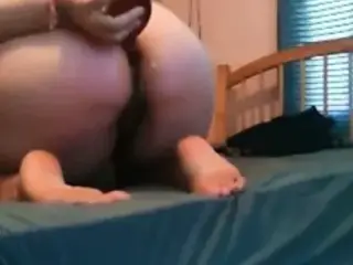 BBW shoves a hair brush up her fat ass