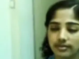 Mallu girls show her boobs to bf