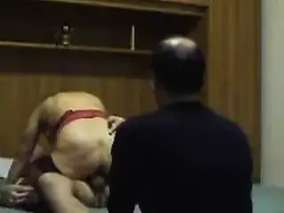 AMATEUR ITALIAN CUCKOLD FILMING HIS WIFE