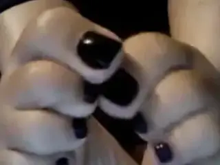 Pretty black toes