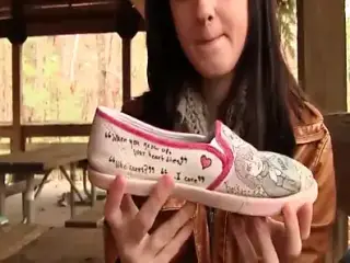 Kat shoeplay with Vans sneakers custom sock