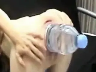 Big plastic water bottle stretches out her pussy