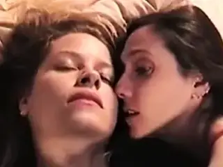 twilightwomen - lesbian deep kissing seduction