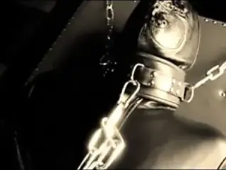 chain bondage & leather fetish Lady Cheyenne de Muriel