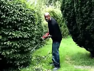 The gardener bangs the bosses daughter