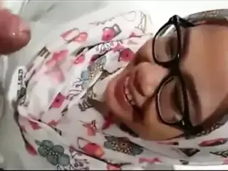 Muslim hijab girl giving head and getting jizzed