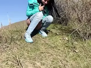 Crazy Pissing Girls: Outdoors and Floor