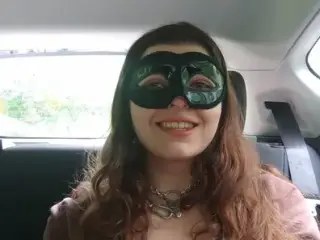 PUBLIC TEEN ORGASM!! 18yo Girl fucks herself in the Car!!