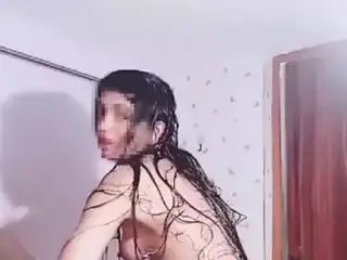 Desi hot sexy cute girl Urmila masturbating while bathing