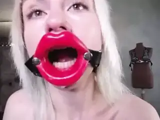 big lips mouth gag blonde deephtroating dildo