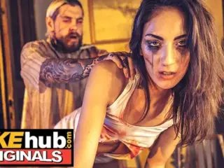 Fakehub Originals - Fake Horror Movie goes wrong when real killer enters star actress dressing room