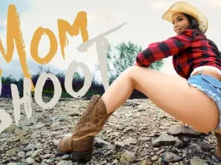Sassy Cowgirl Tries To Seduce A Stranger By Parading Her Juicy Ass In Her Tight Shorts - MomShoot