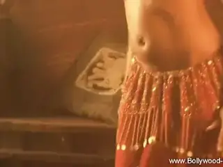 Belly Dancing Babe Shows Us All