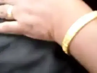 TIRUNELVELI TAMIL AUNTY IN CAR FEELING SATIN SILK D