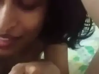 Desi maid daughter sucks dick after giving money