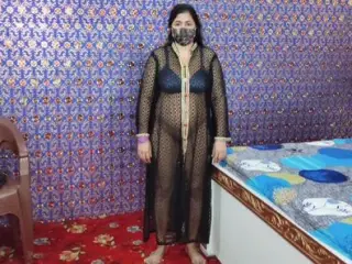 Beautiful Pakistani Punjabi Aunty With Big Boobs Is Fingering Her Pussy
