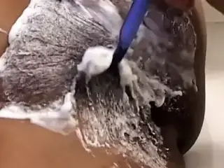 Latino shaves babe's cunt before giving her a good fuck
